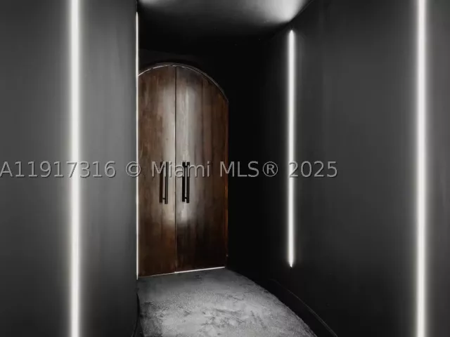 4-bedroom condo for sale in Sunny Isles Beach - 18555 Collins Ave 5501 - MondialRealty