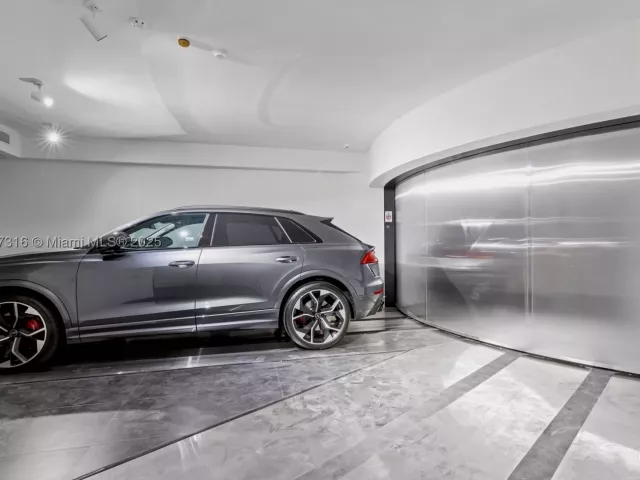 4-bedroom condo for sale in Sunny Isles Beach - 18555 Collins Ave 5501 - MondialRealty