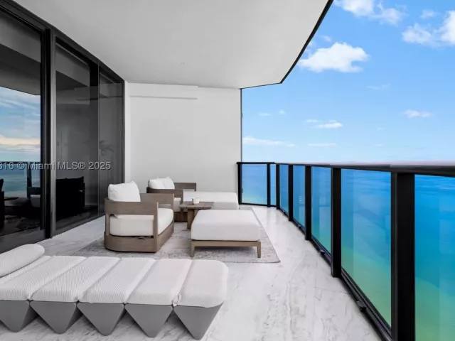 4-bedroom condo for sale in Sunny Isles Beach - 18555 Collins Ave 5501 - MondialRealty