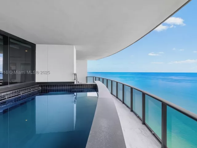 4-bedroom condo for sale in Sunny Isles Beach - 18555 Collins Ave 5501 - MondialRealty