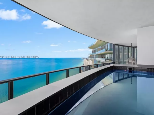 4-bedroom condo for sale in Sunny Isles Beach - 18555 Collins Ave 5501 - MondialRealty