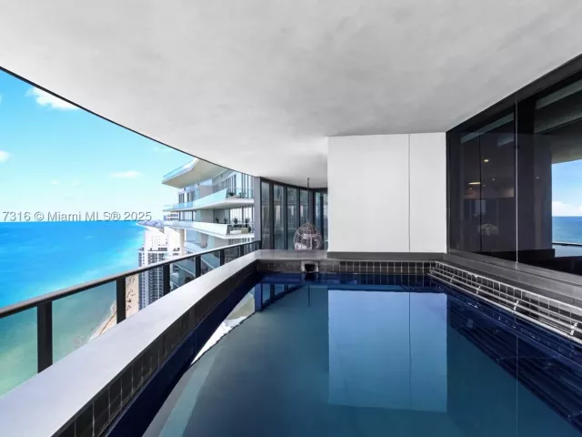 4-bedroom condo for sale in Sunny Isles Beach - 18555 Collins Ave 5501 - MondialRealty