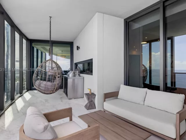 4-bedroom condo for sale in Sunny Isles Beach - 18555 Collins Ave 5501 - MondialRealty