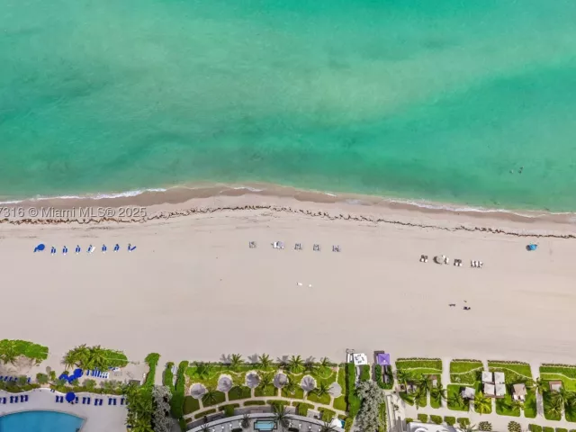 4-bedroom condo for sale in Sunny Isles Beach - 18555 Collins Ave 5501 - MondialRealty