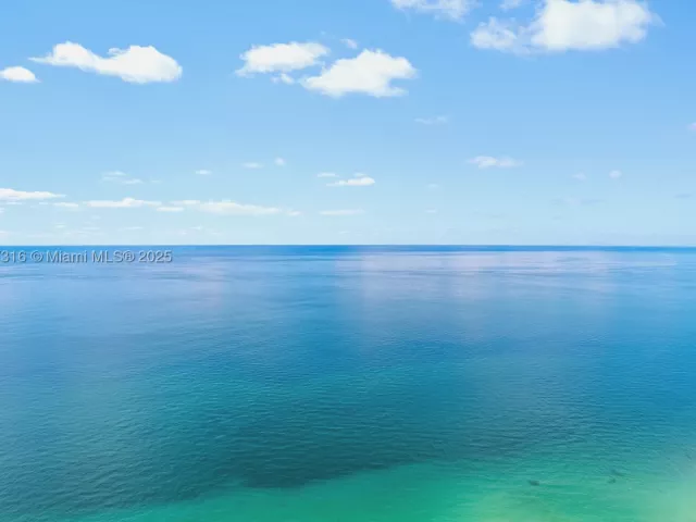 4-bedroom condo for sale in Sunny Isles Beach - 18555 Collins Ave 5501 - MondialRealty
