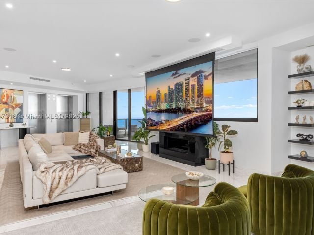 4-bedroom condo for sale in Sunny Isles Beach - 18555 Collins Ave 5501 - MondialRealty