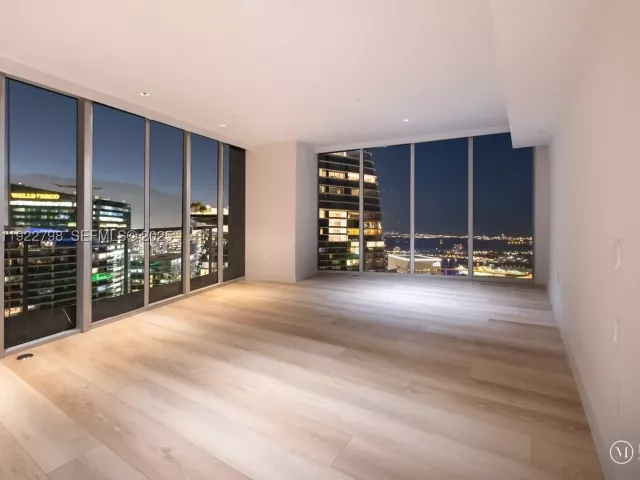 5-bedroom condo for sale in Miami - 465 Brickell Ave 5701 - MondialRealty