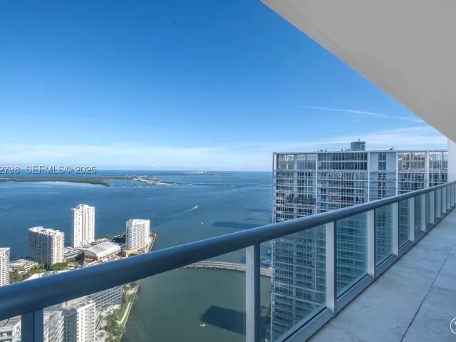 5-bedroom condo for sale in Miami - 465 Brickell Ave 5701 - MondialRealty