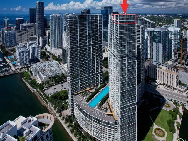 5-bedroom condo for sale in Miami - 465 Brickell Ave 5701 - MondialRealty