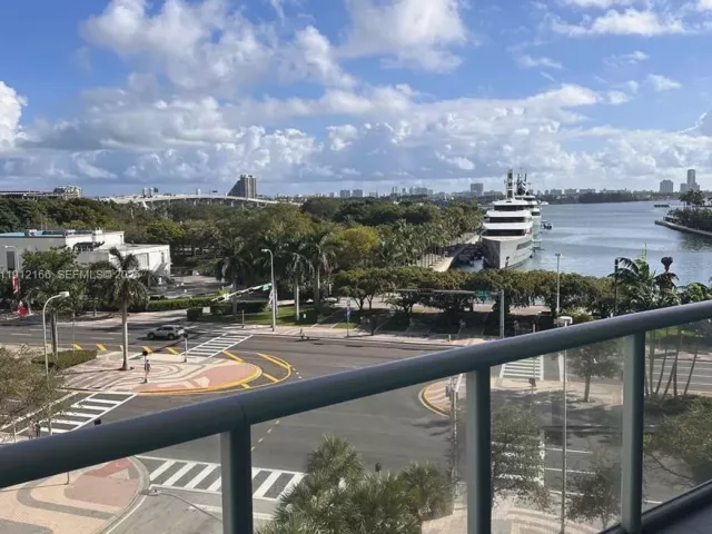 2-bedroom condo for rent in Miami - 888 Biscayne Blvd 512 - MondialRealty