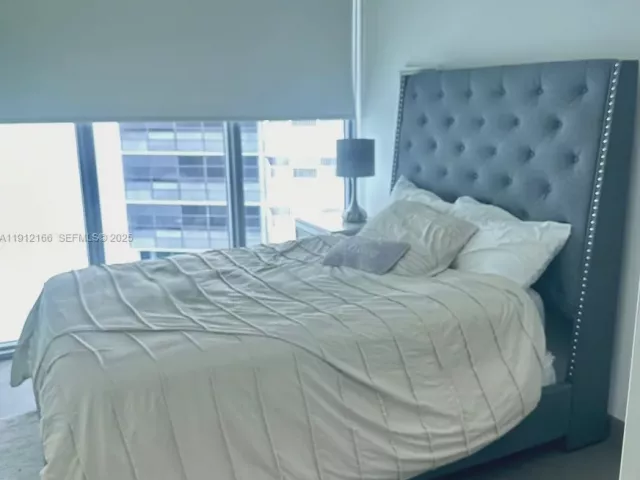 2-bedroom condo for rent in Miami - 888 Biscayne Blvd 512 - MondialRealty