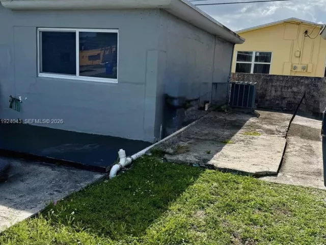 3-bedroom home for rent in Hollywood - 506 N 60th Ter - MondialRealty