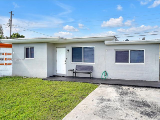 3-bedroom home for rent in Hollywood - 506 N 60th Ter - MondialRealty