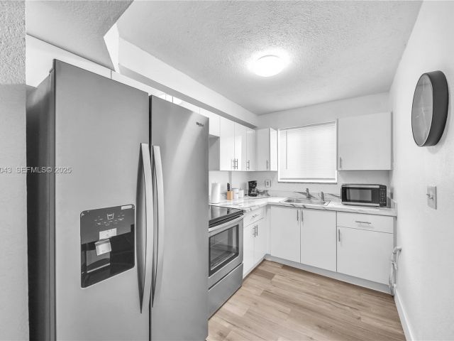 3-bedroom home for rent in Hollywood - 506 N 60th Ter - MondialRealty