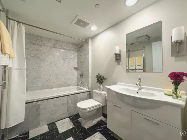 condo for sale in Miami - 485 Brickell Ave 4405 - MondialRealty