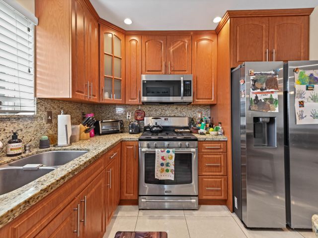 Home for sale at 1121 SE 14th Court - photo 6852398