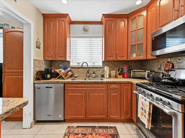 Home for sale at 1121 SE 14th Court - photo 6852399