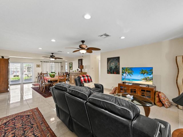 Home for sale at 1121 SE 14th Court - photo 6852408