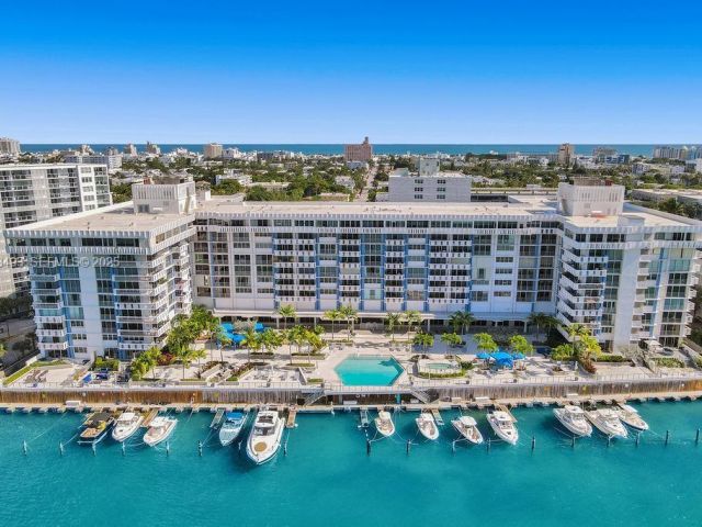 1-bedroom condo for sale in Miami Beach - 800 West Ave 722 - MondialRealty