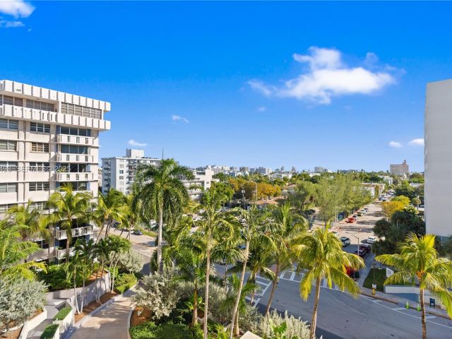 1-bedroom condo for sale in Miami Beach - 800 West Ave 722 - MondialRealty