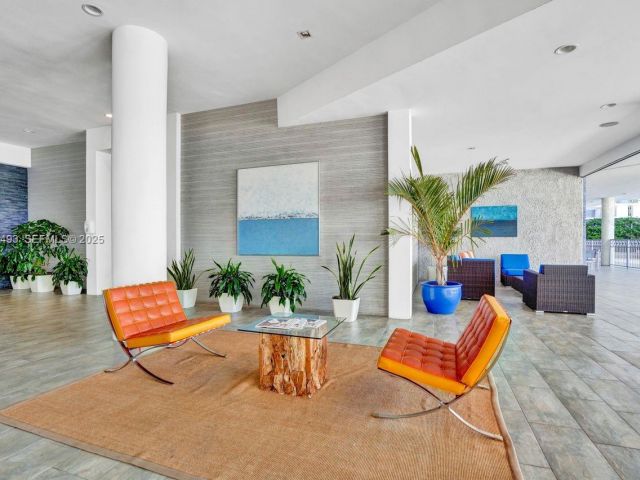1-bedroom condo for sale in Miami Beach - 800 West Ave 722 - MondialRealty