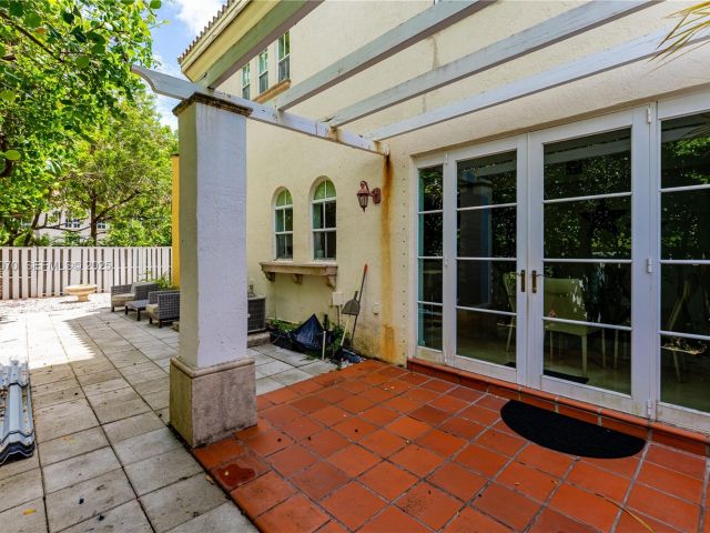 Home for rent at 18460 NE 30th Ave 18460 - photo 6853507