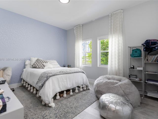 Home for rent at 18460 NE 30th Ave 18460 - photo 6853508