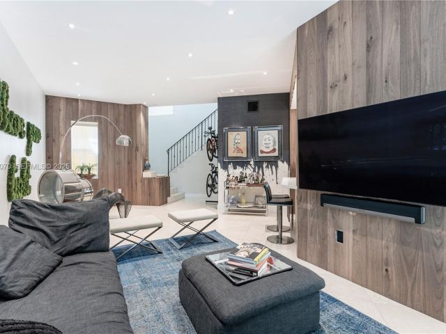 Home for rent at 18460 NE 30th Ave 18460 - photo 6853509