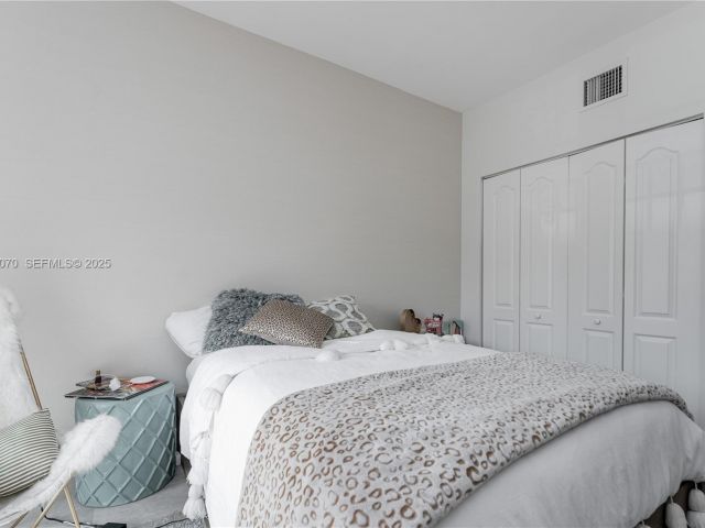 Home for rent at 18460 NE 30th Ave 18460 - photo 6853510