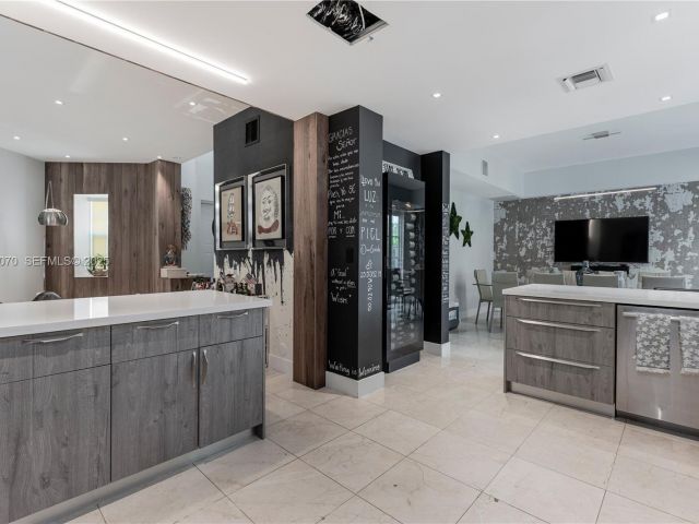 Home for rent at 18460 NE 30th Ave 18460 - photo 6853513