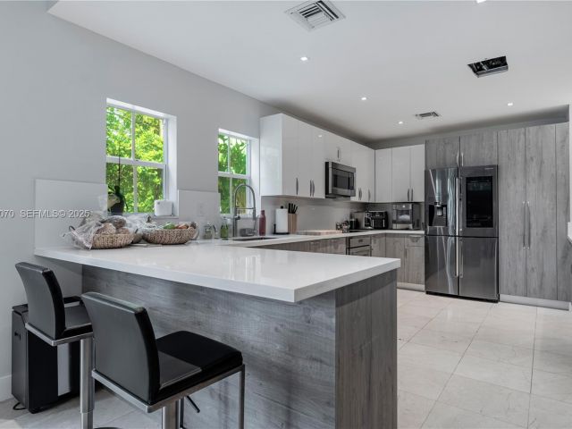 Home for rent at 18460 NE 30th Ave 18460 - photo 6853516