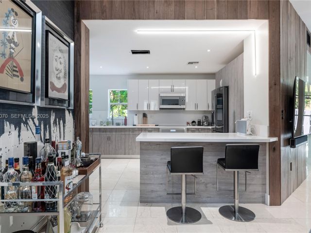 Home for rent at 18460 NE 30th Ave 18460 - photo 6853519