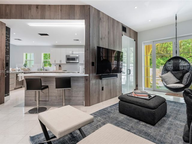 Home for rent at 18460 NE 30th Ave 18460 - photo 6853520