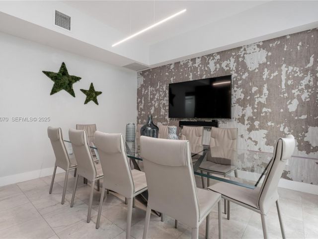 Home for rent at 18460 NE 30th Ave 18460 - photo 6853521