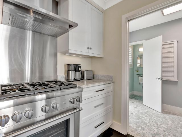 Home for rent at 136 Worth Court S - photo 6853583