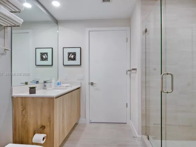 1-bedroom condo for sale in Miami - 3900 Biscayne Blvd N-813 - MondialRealty