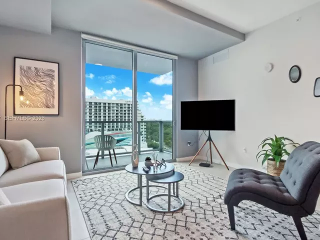 1-bedroom condo for sale in Miami - 3900 Biscayne Blvd N-813 - MondialRealty