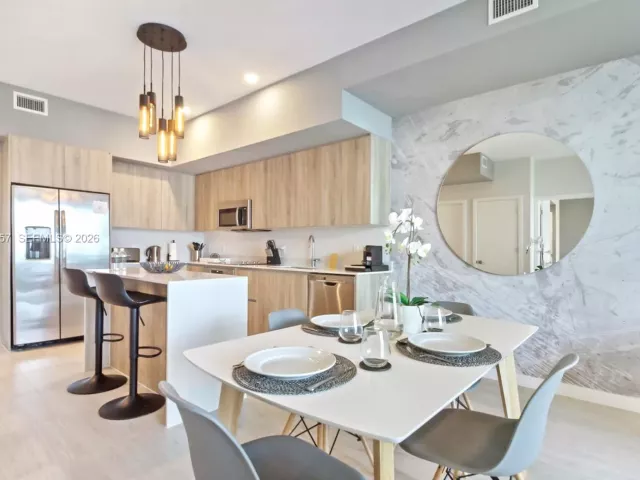 1-bedroom condo for sale in Miami - 3900 Biscayne Blvd N-813 - MondialRealty