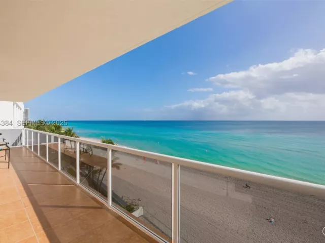 2-bedroom condo for rent in Hollywood - 3725 S Ocean Dr 601 - MondialRealty