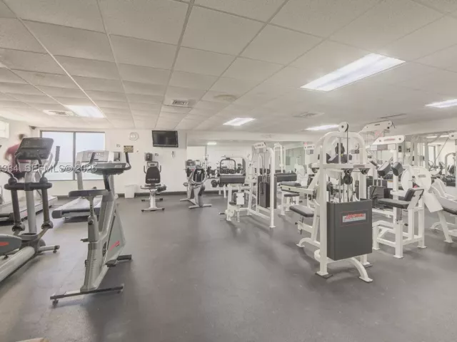 2-bedroom condo for rent in Hollywood - 3725 S Ocean Dr 601 - MondialRealty