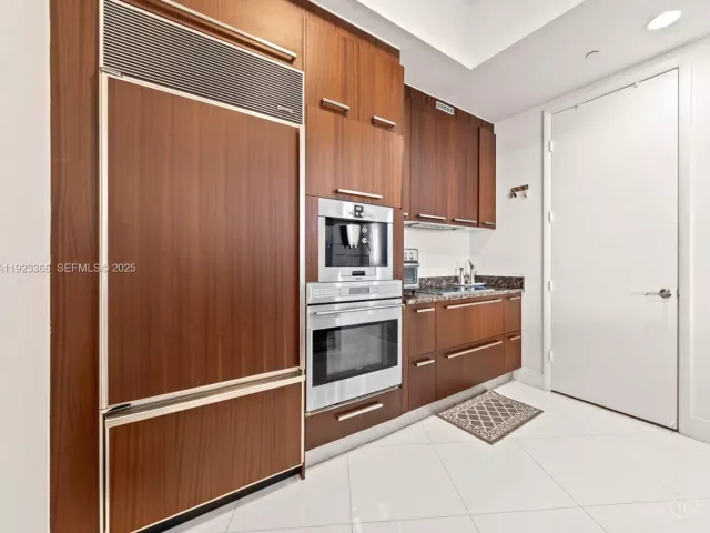 2-bedroom condo for sale in Sunny Isles Beach - 15901 Collins Ave 403 - MondialRealty