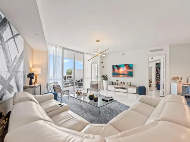 2-bedroom condo for sale in Sunny Isles Beach - 15901 Collins Ave 403 - MondialRealty
