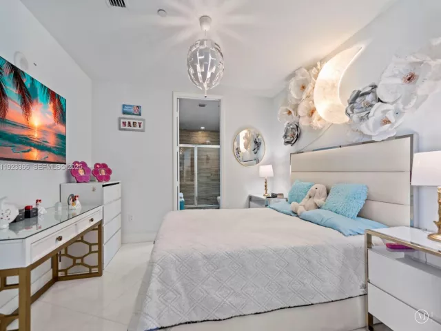 2-bedroom condo for sale in Sunny Isles Beach - 15901 Collins Ave 403 - MondialRealty