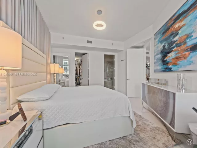 2-bedroom condo for sale in Sunny Isles Beach - 15901 Collins Ave 403 - MondialRealty