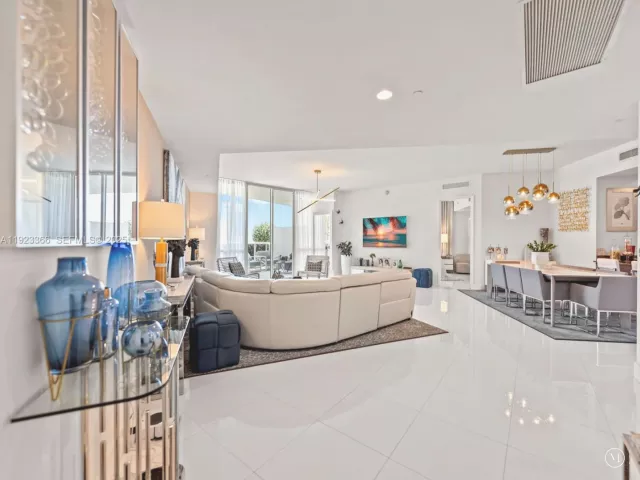 2-bedroom condo for sale in Sunny Isles Beach - 15901 Collins Ave 403 - MondialRealty