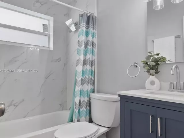 3-bedroom home for sale in Hallandale Beach - 724 SW 4th Ct - MondialRealty