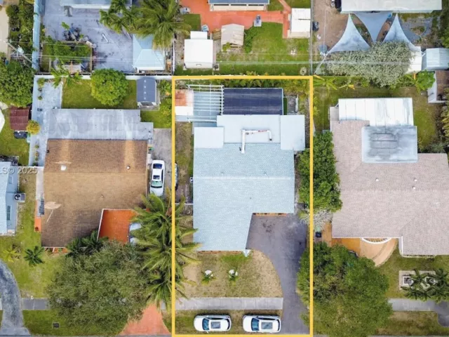 3-bedroom home for sale in Hallandale Beach - 724 SW 4th Ct - MondialRealty