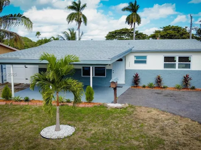 3-bedroom home for sale in Hallandale Beach - 724 SW 4th Ct - MondialRealty