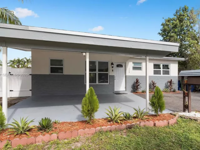 3-bedroom home for sale in Hallandale Beach - 724 SW 4th Ct - MondialRealty