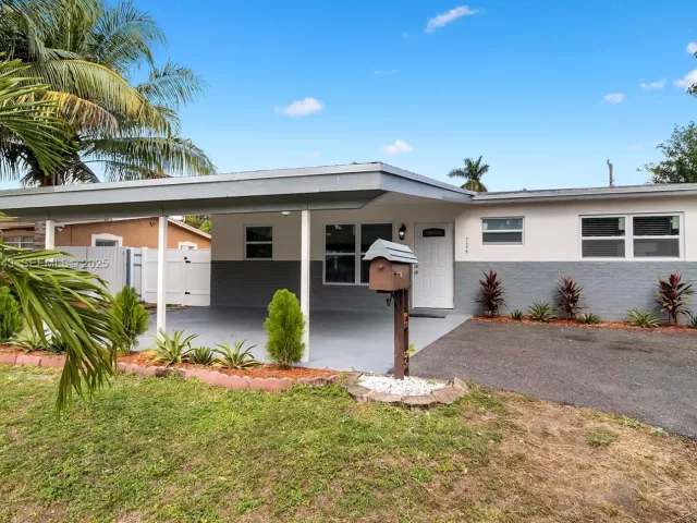3-bedroom home for sale in Hallandale Beach - 724 SW 4th Ct - MondialRealty